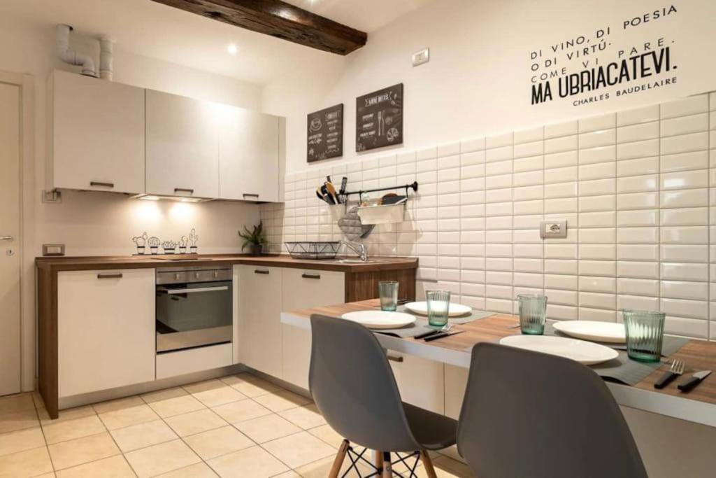 Appartamento Mia. Centro Storico Luino Exterior foto
